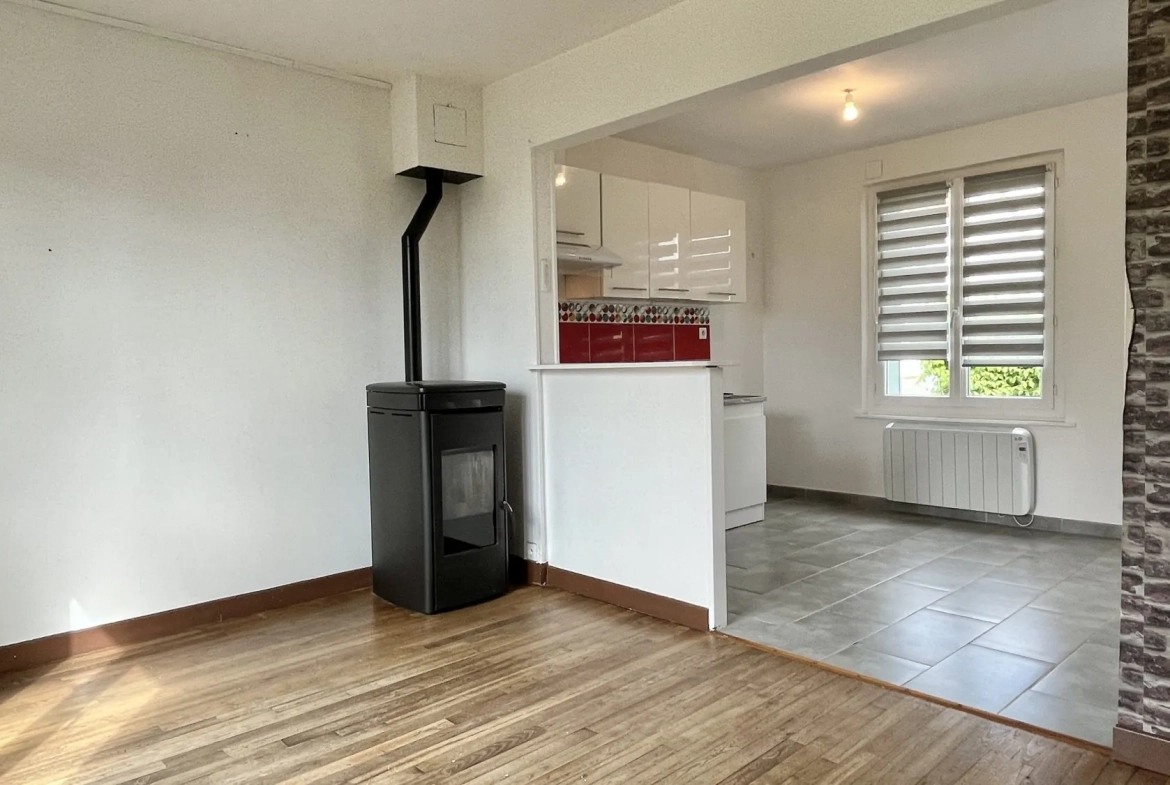 Maison 2 Chambres avec Garage et Jardin à Saint-Cosme-en-Vairais 