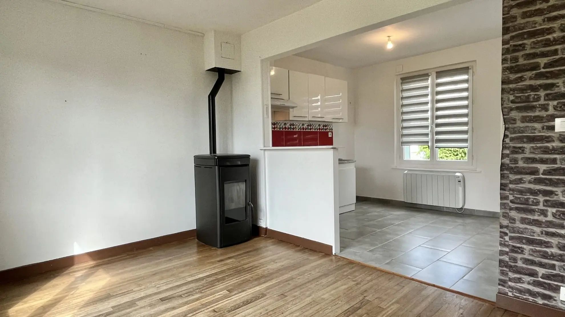 Maison 2 Chambres avec Garage et Jardin à Saint-Cosme-en-Vairais 