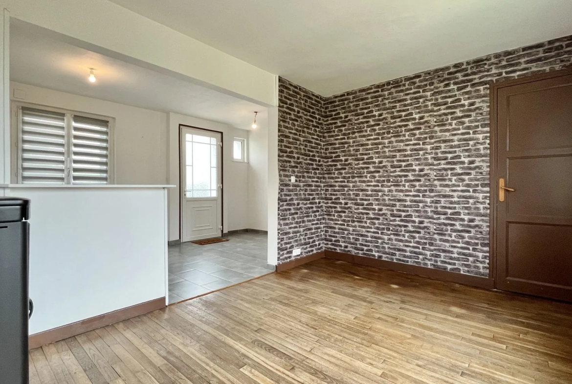 Maison 2 Chambres avec Garage et Jardin à Saint-Cosme-en-Vairais 