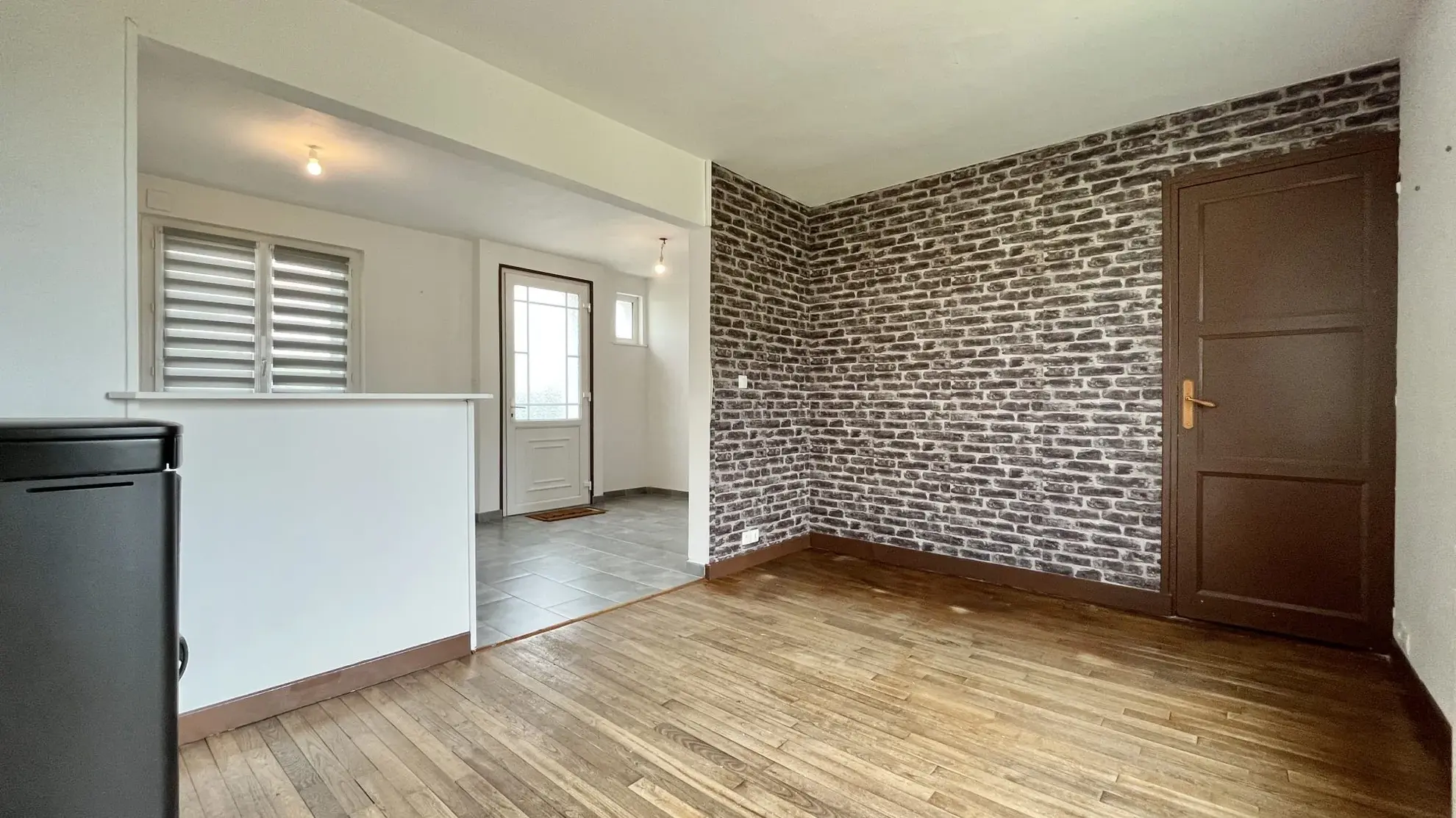 Maison 2 Chambres avec Garage et Jardin à Saint-Cosme-en-Vairais 