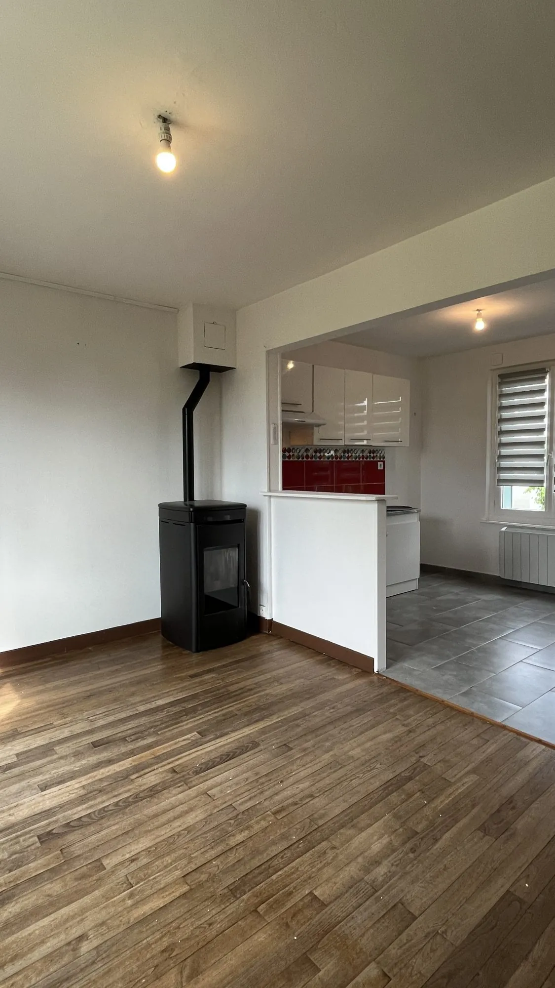 Maison 2 Chambres avec Garage et Jardin à Saint-Cosme-en-Vairais 