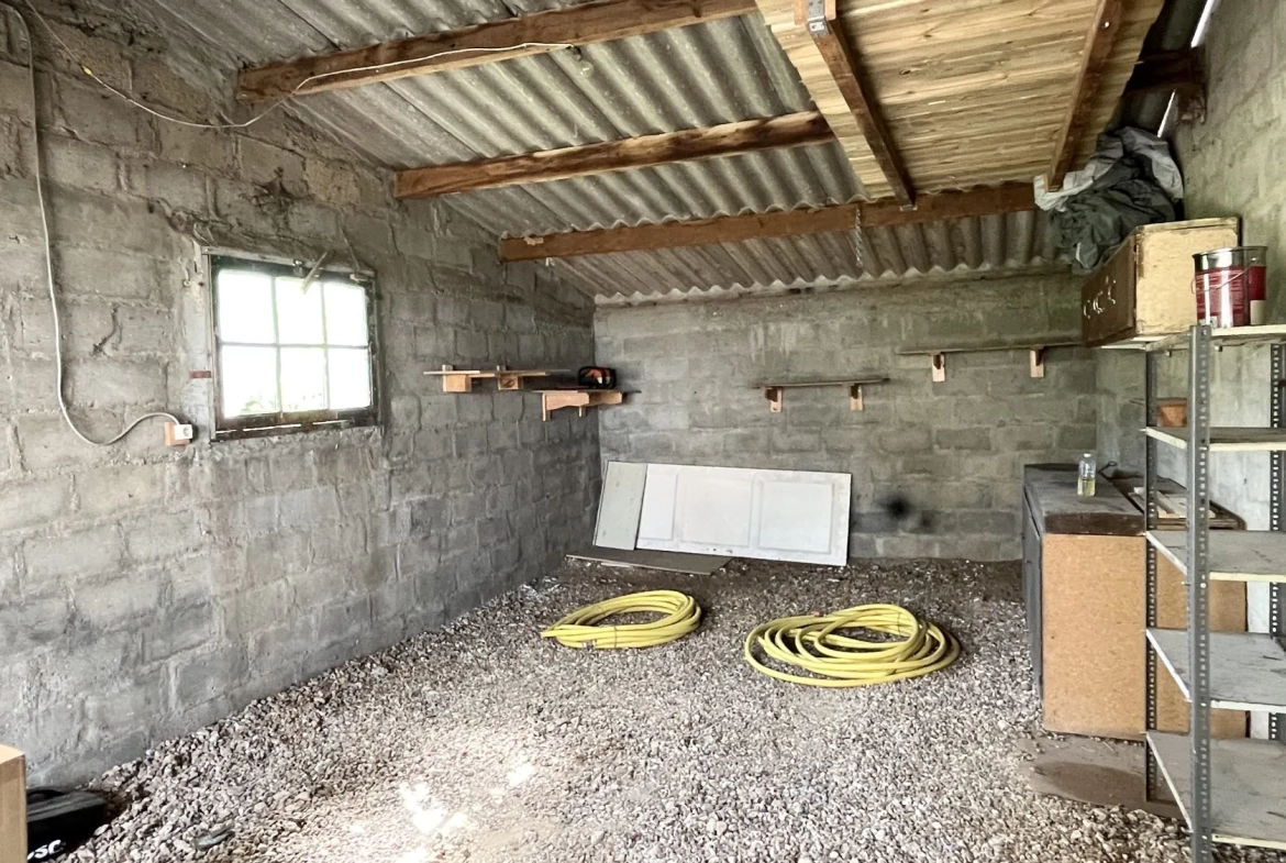 Maison 2 Chambres avec Garage et Jardin à Saint-Cosme-en-Vairais 