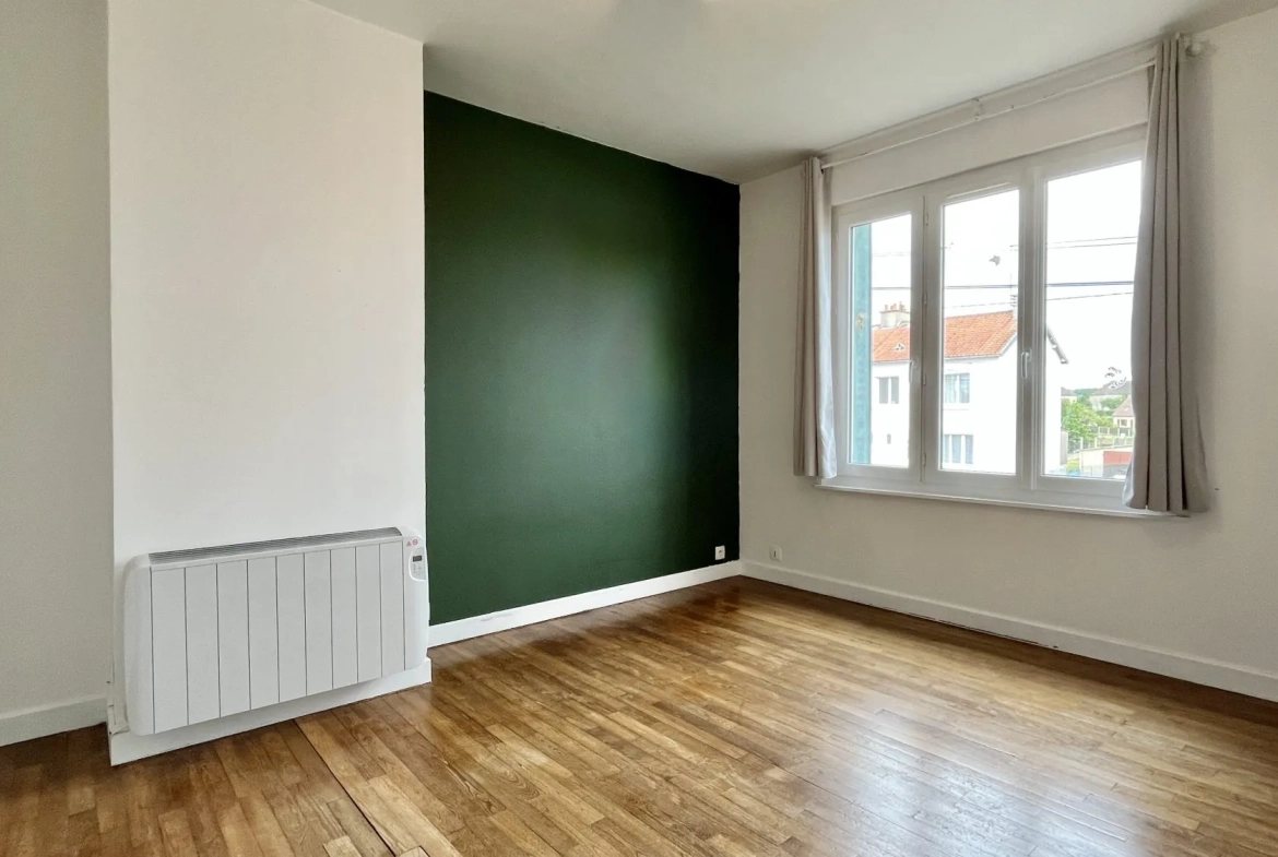 Maison 2 Chambres avec Garage et Jardin à Saint-Cosme-en-Vairais 