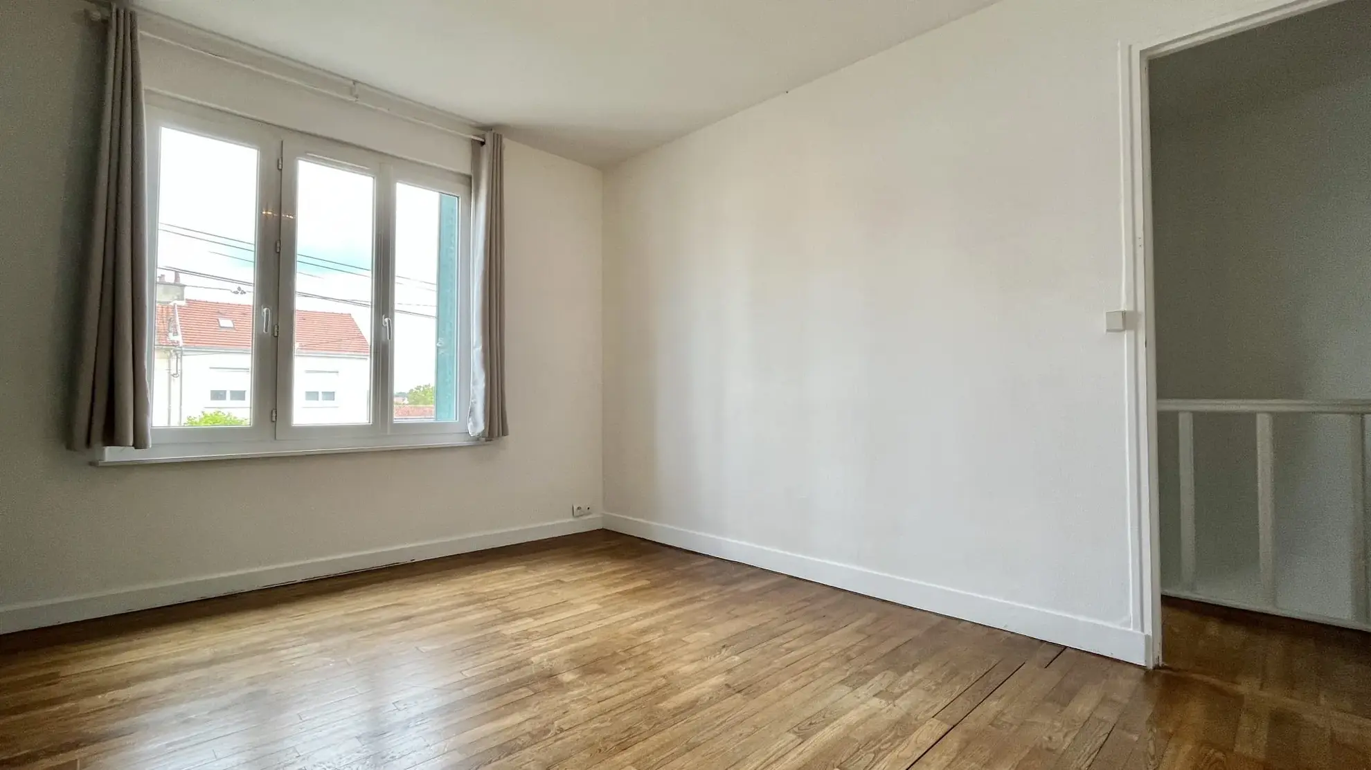 Maison 2 Chambres avec Garage et Jardin à Saint-Cosme-en-Vairais 