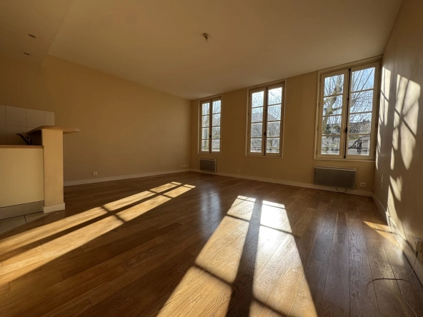 A vendre appartement duplex 3 pièces à Saintes, centre-ville