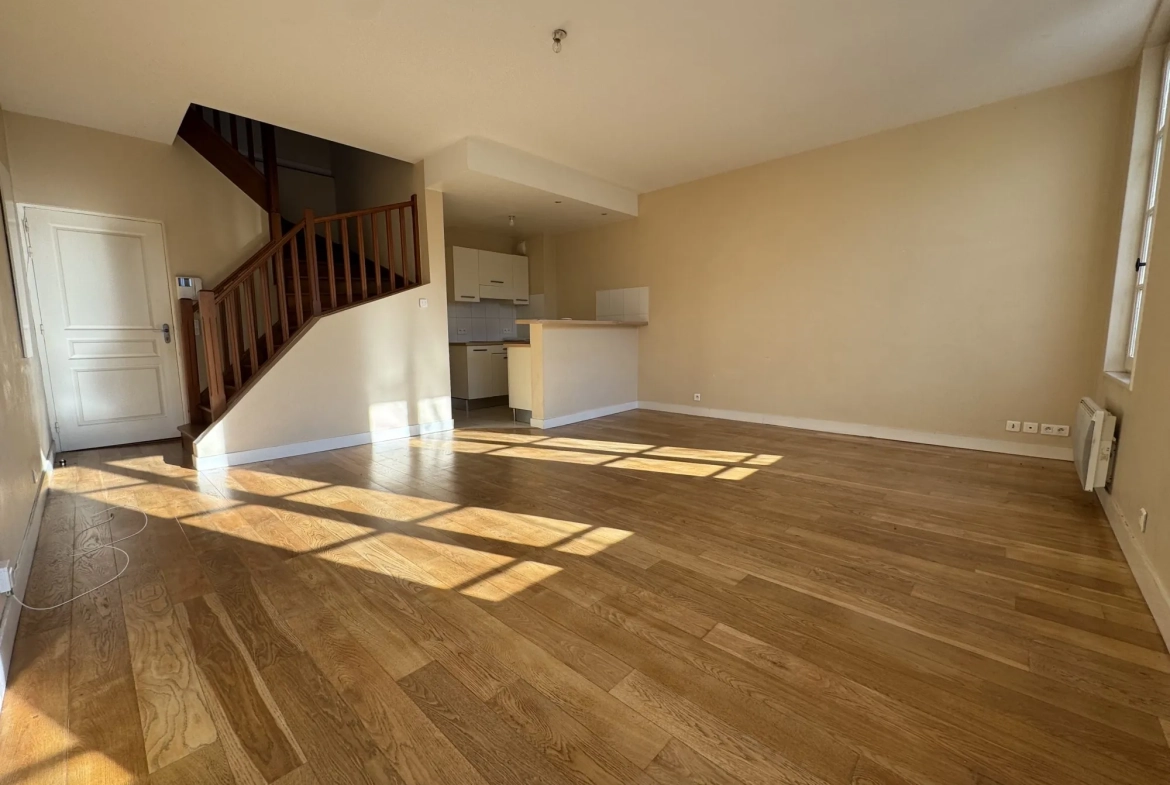 A vendre appartement duplex 3 pièces à Saintes, centre-ville 