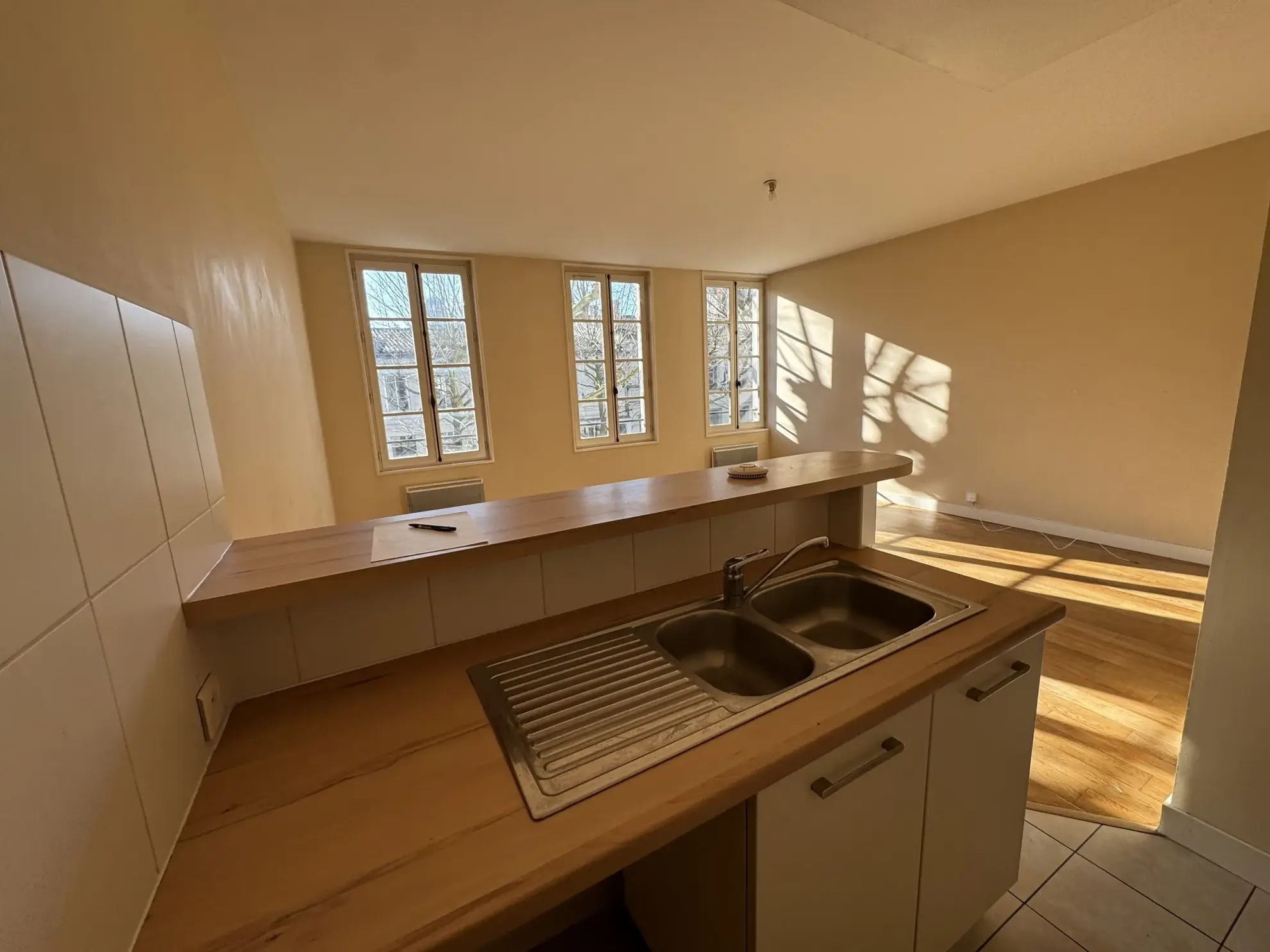 A vendre appartement duplex 3 pièces à Saintes, centre-ville 
