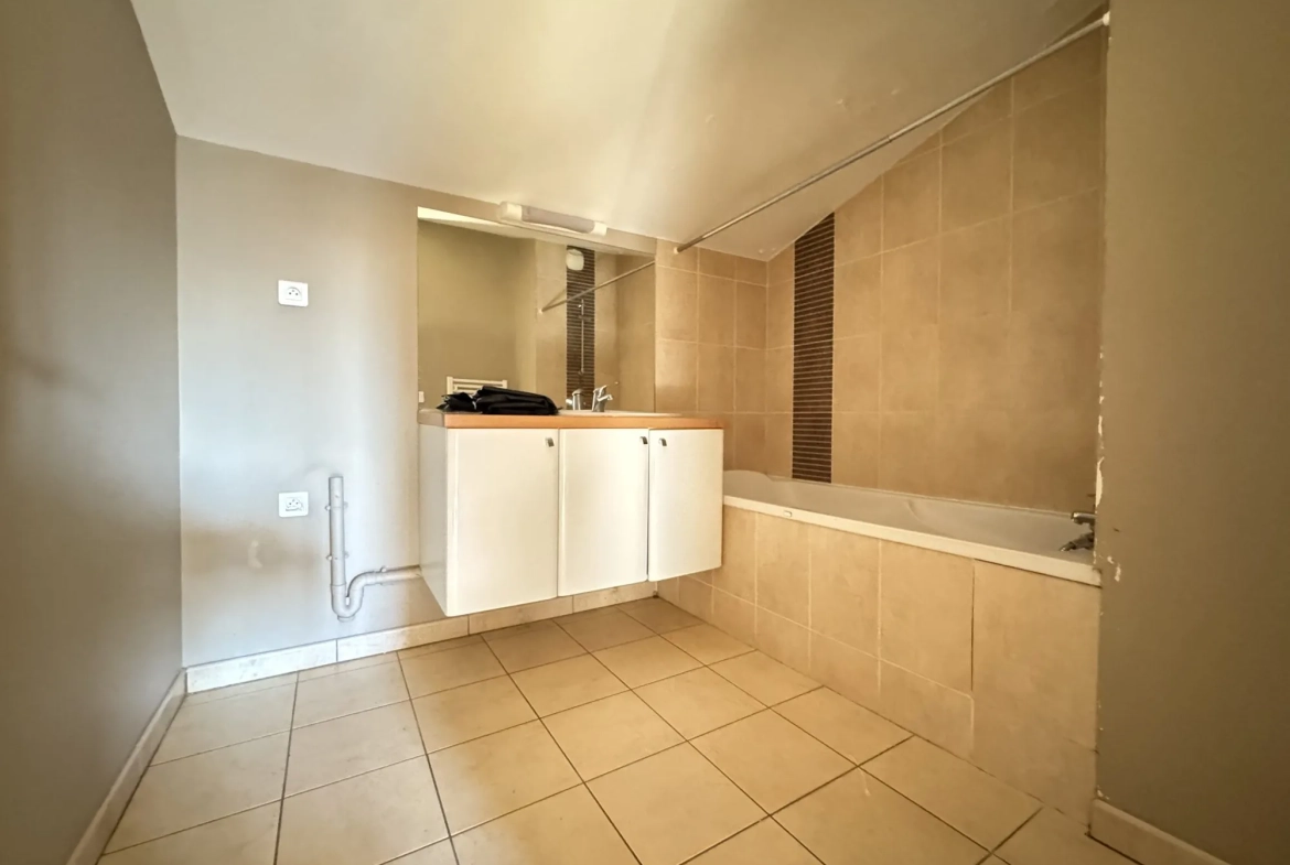 A vendre appartement duplex 3 pièces à Saintes, centre-ville 