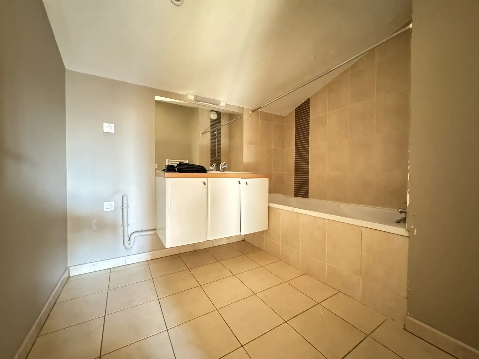 A vendre appartement duplex 3 pièces à Saintes, centre-ville 