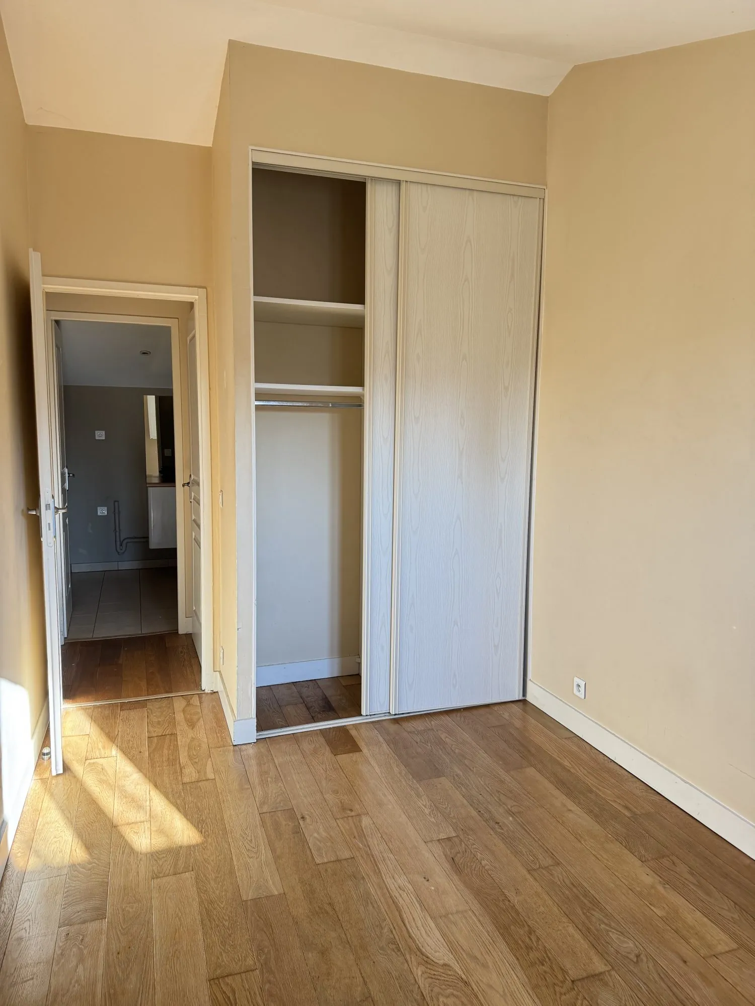 A vendre appartement duplex 3 pièces à Saintes, centre-ville 