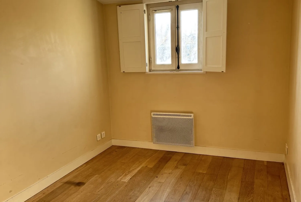 A vendre appartement duplex 3 pièces à Saintes, centre-ville 