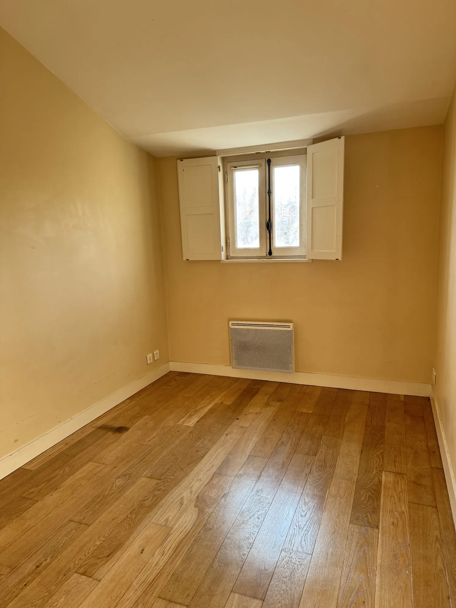 A vendre appartement duplex 3 pièces à Saintes, centre-ville 
