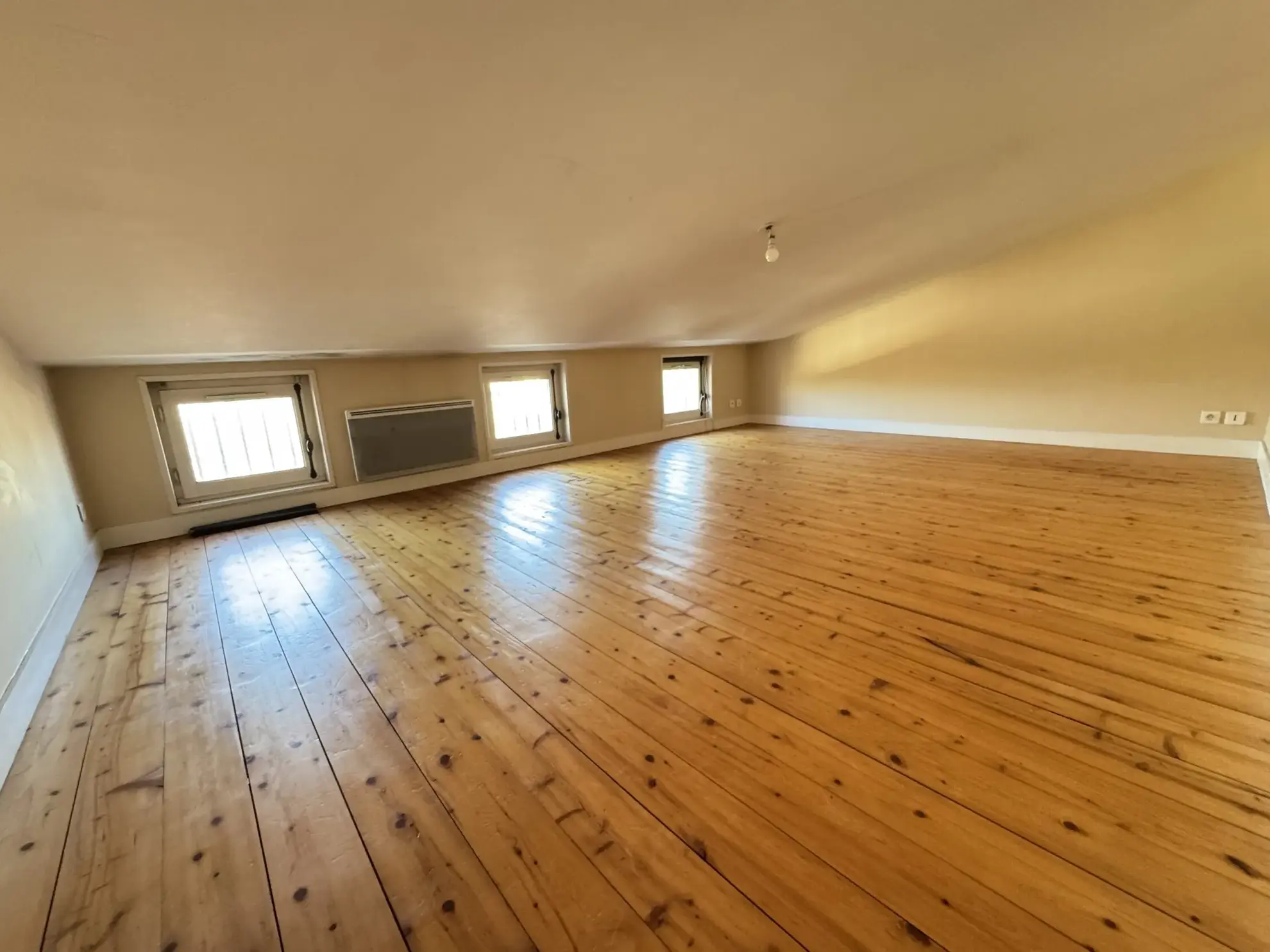 A vendre appartement duplex 3 pièces à Saintes, centre-ville 