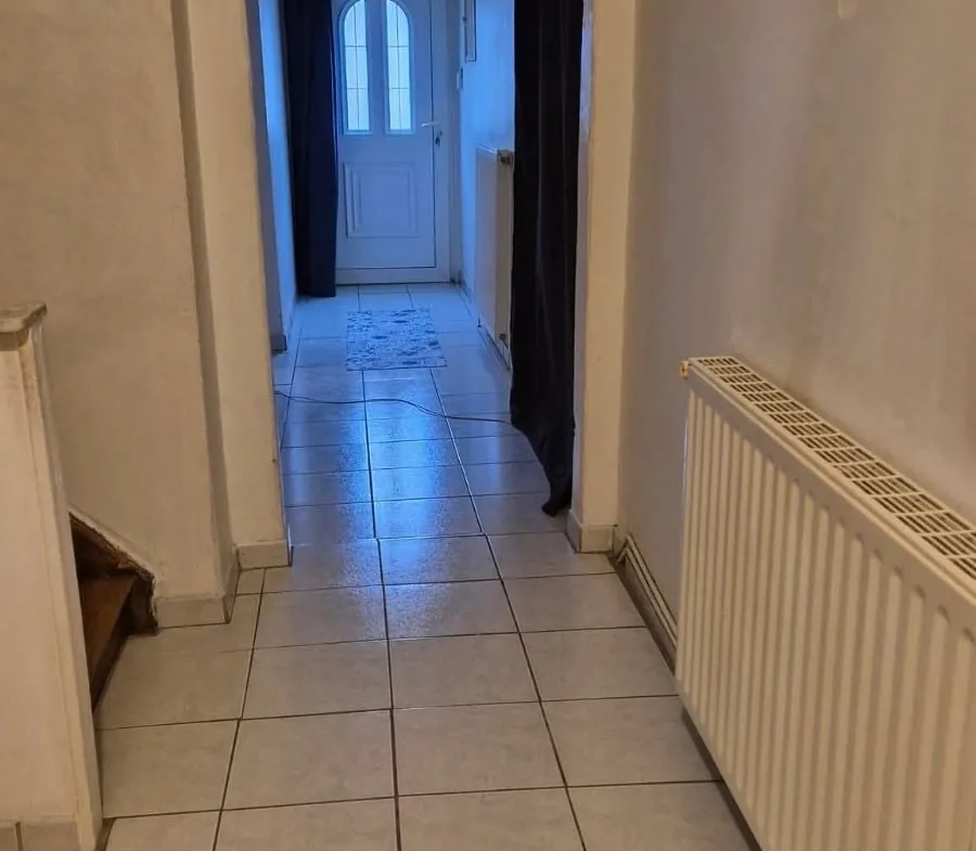 Maison à vendre à L'Hôpital avec grand terrain et potentiel de rénovation 