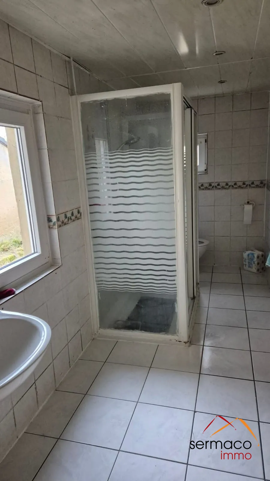 Maison à vendre à L'Hôpital avec grand terrain et potentiel de rénovation 