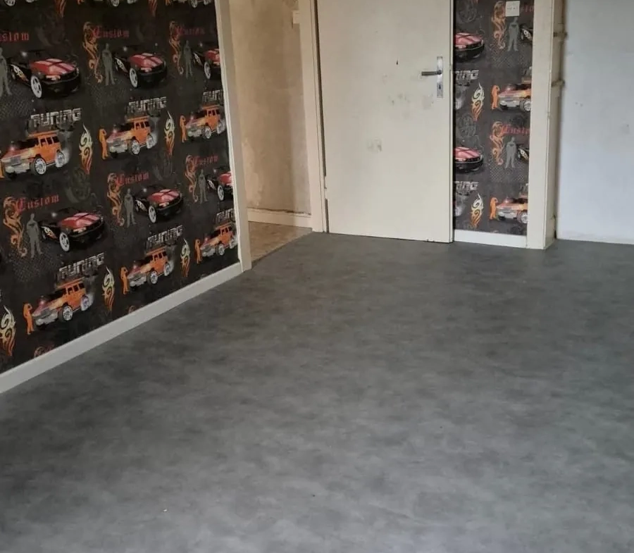 Maison à vendre à L'Hôpital avec grand terrain et potentiel de rénovation 