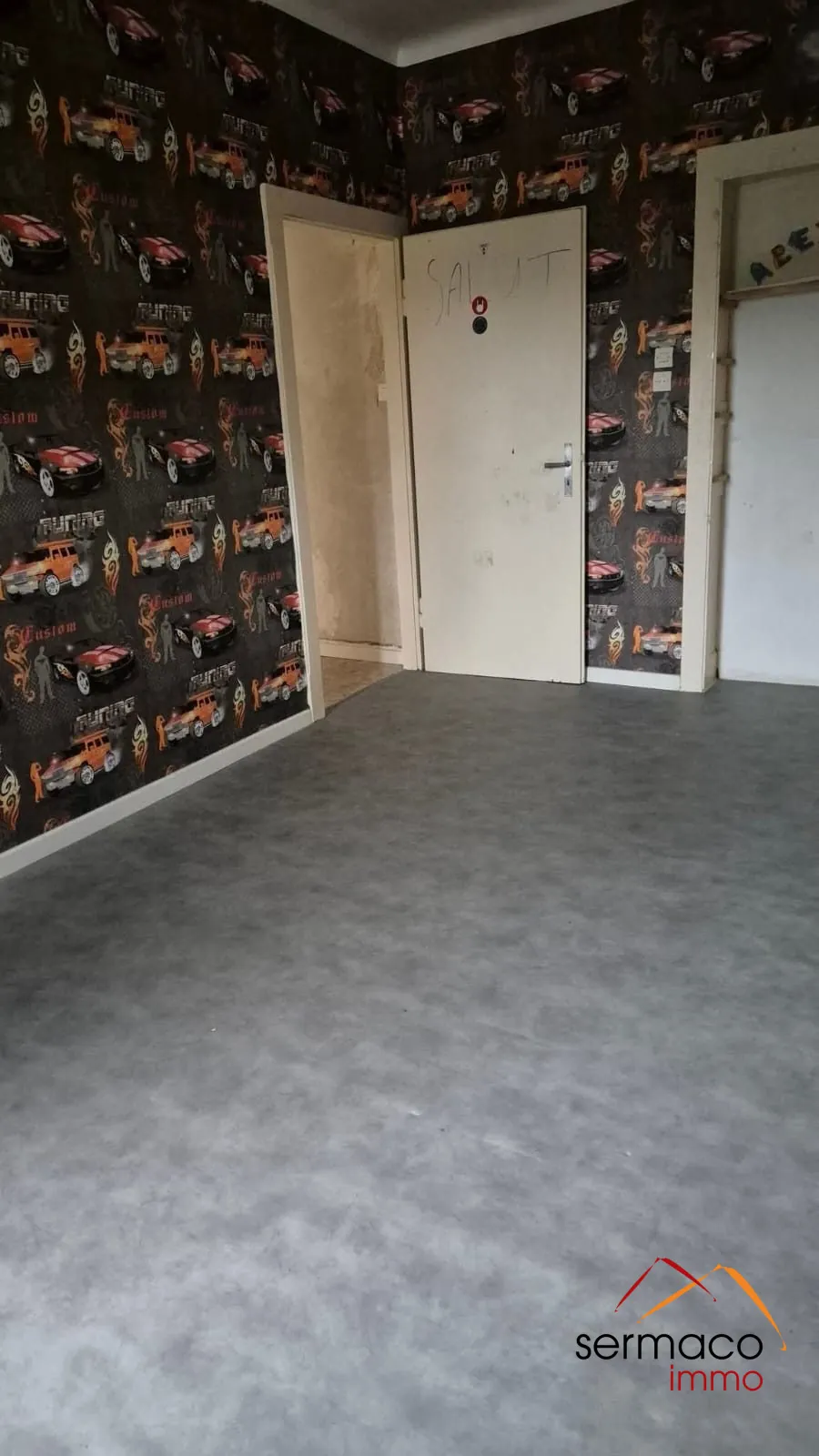 Maison à vendre à L'Hôpital avec grand terrain et potentiel de rénovation 