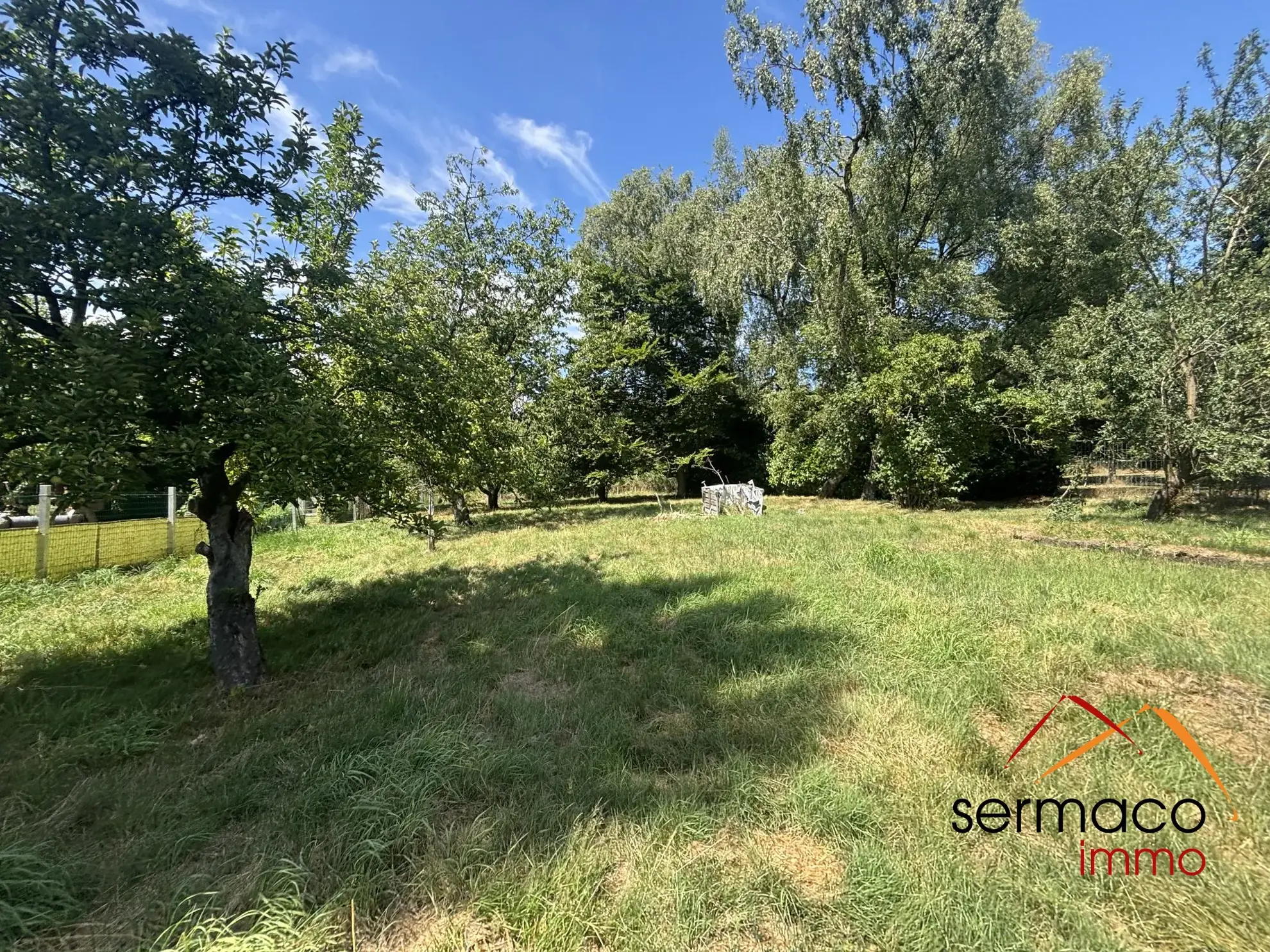Maison à vendre à L'Hôpital avec grand terrain et potentiel de rénovation 