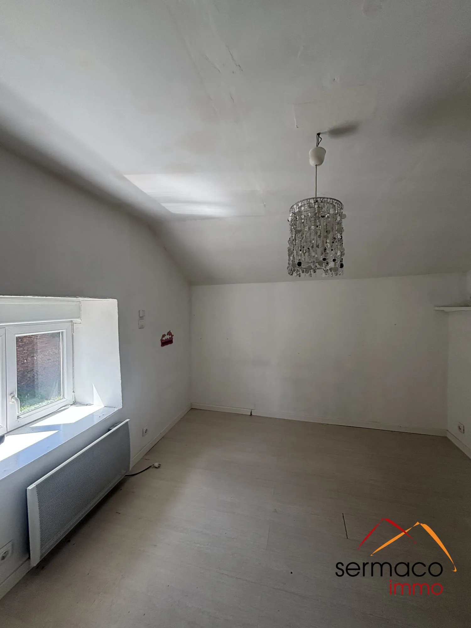 Maison à vendre à L'Hôpital avec grand terrain et potentiel de rénovation 