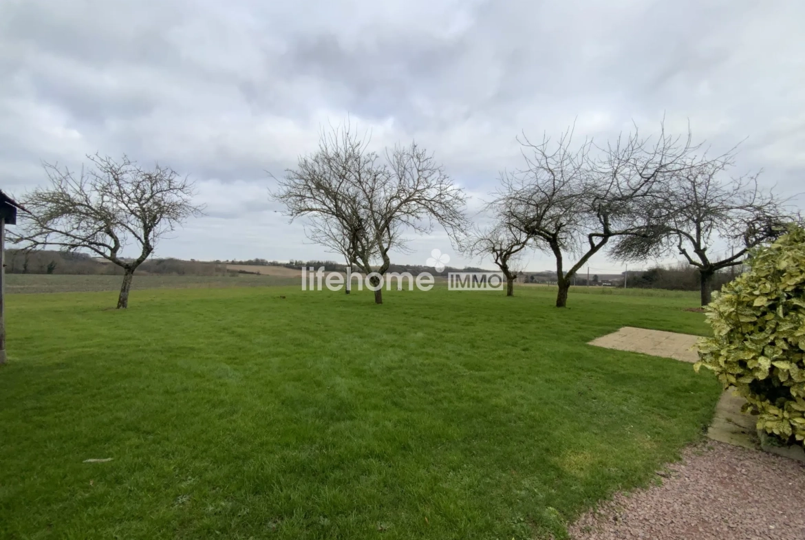 Maison en deux appartements avec grand terrain à Luçay-le-Mâle 
