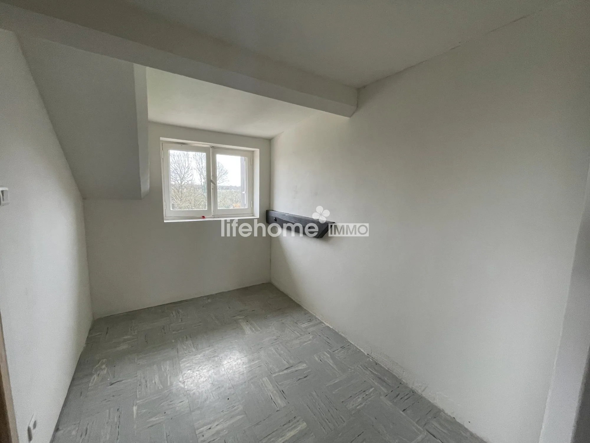 Maison en deux appartements avec grand terrain à Luçay-le-Mâle 