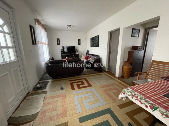 Maison en deux appartements avec grand terrain à Luçay-le-Mâle