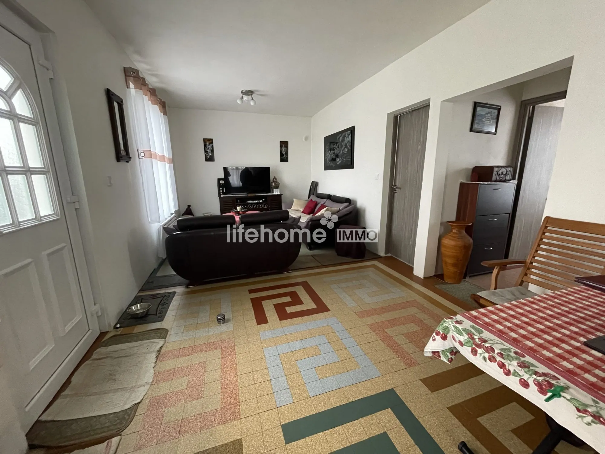 Maison en deux appartements avec grand terrain à Luçay-le-Mâle 