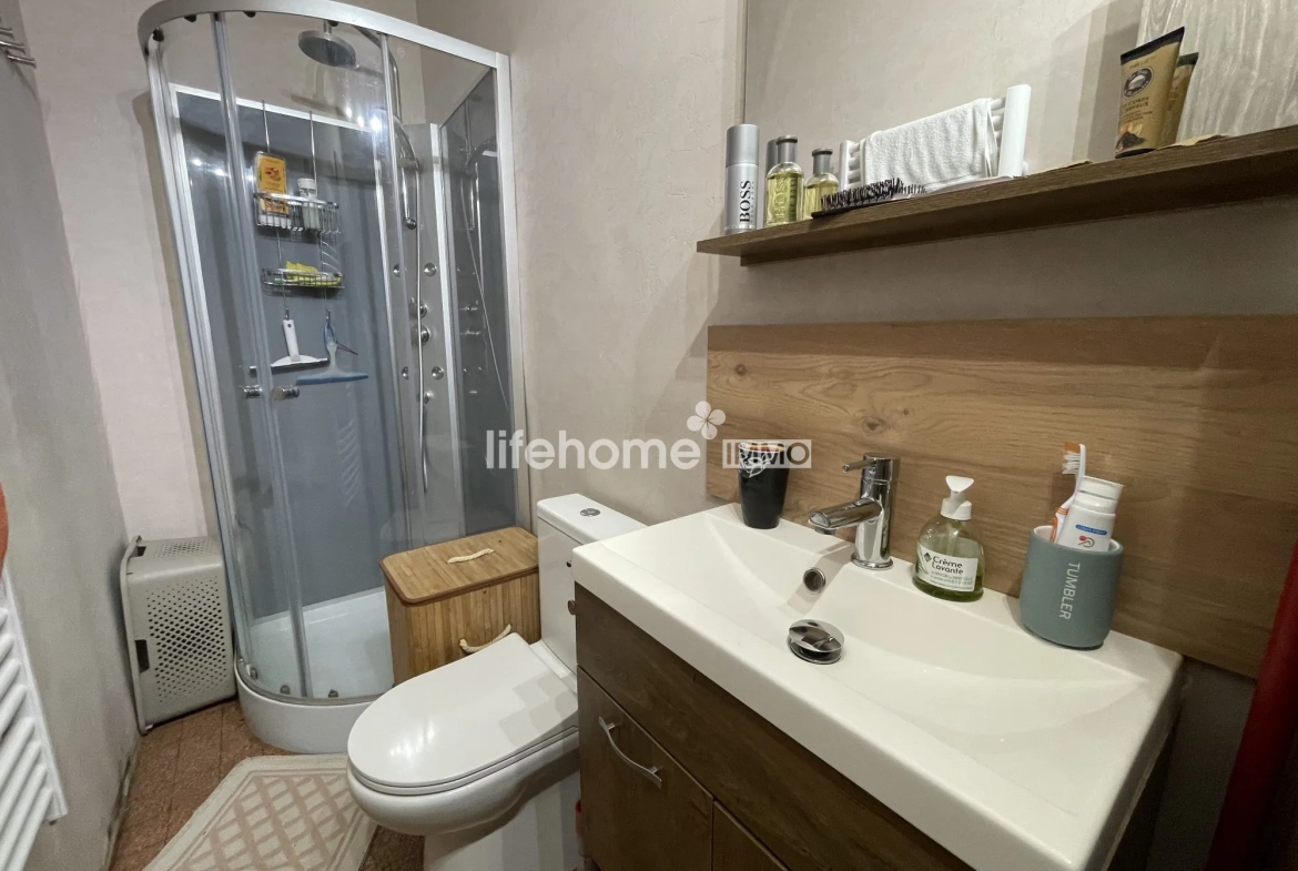 Maison en deux appartements avec grand terrain à Luçay-le-Mâle 