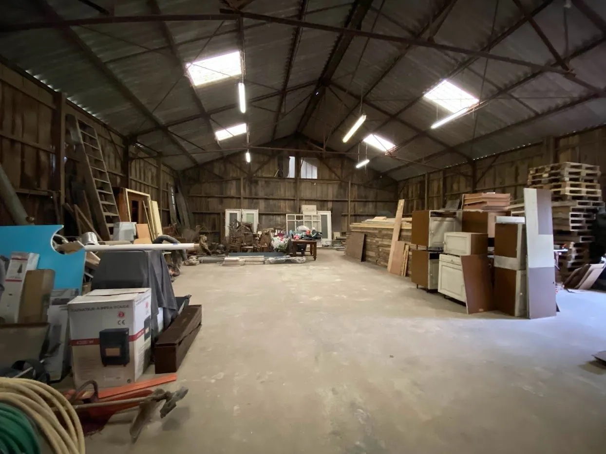 Bâtisse à rénover à Saint Denis de Gastines, idéal investisseur 