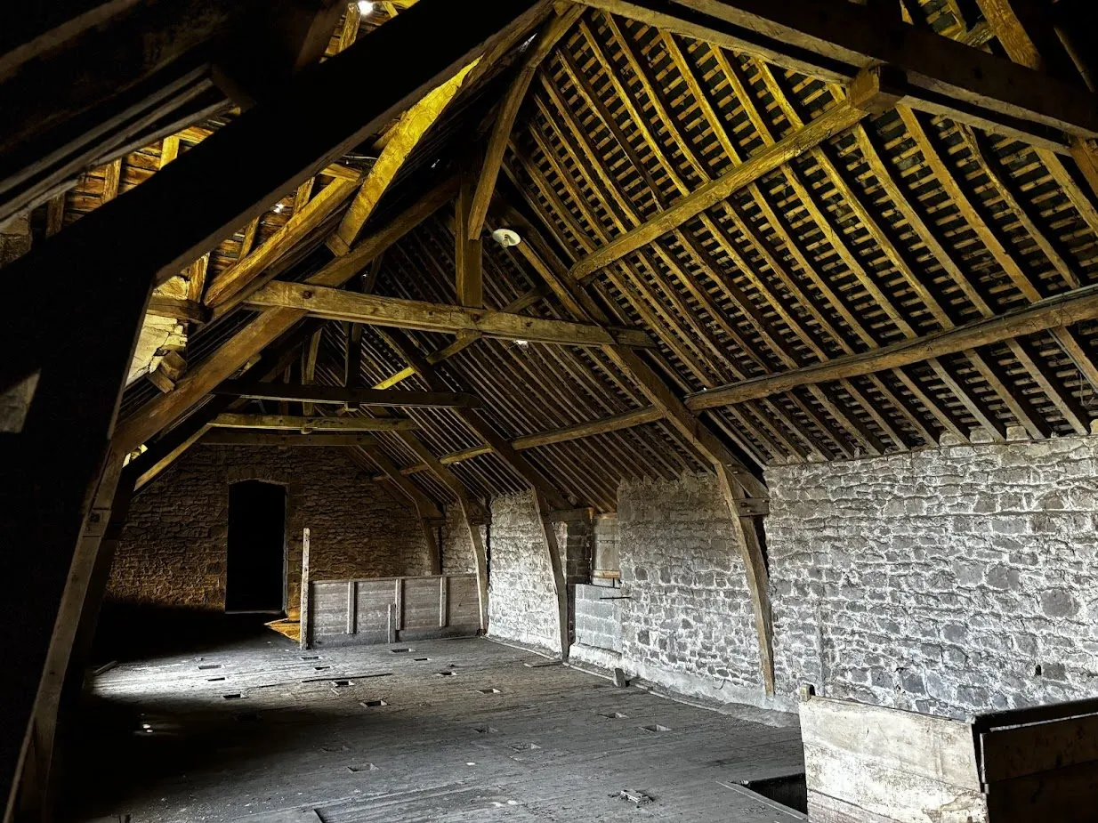 Bâtisse à rénover à Saint Denis de Gastines, idéal investisseur 