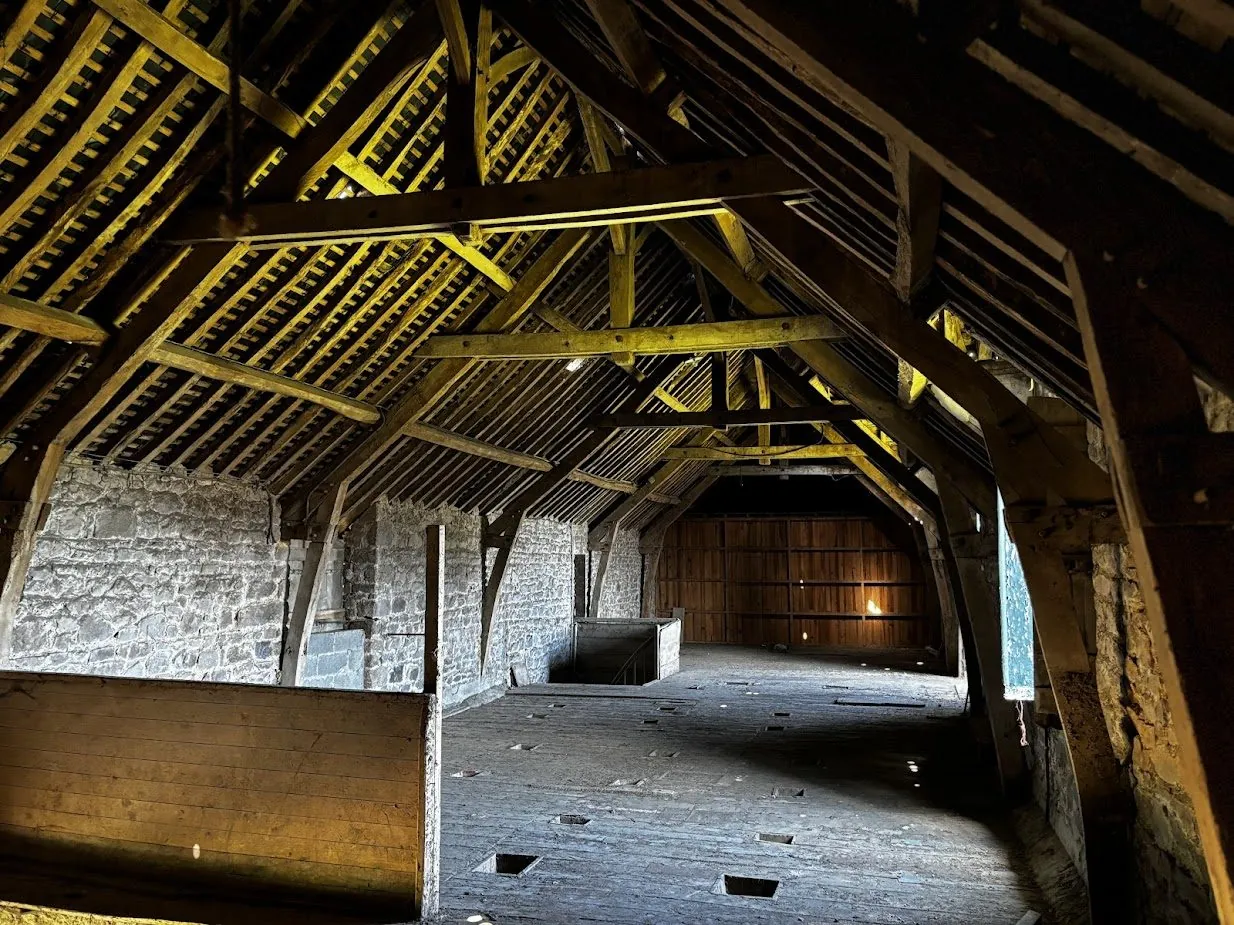 Bâtisse à rénover à Saint Denis de Gastines, idéal investisseur 