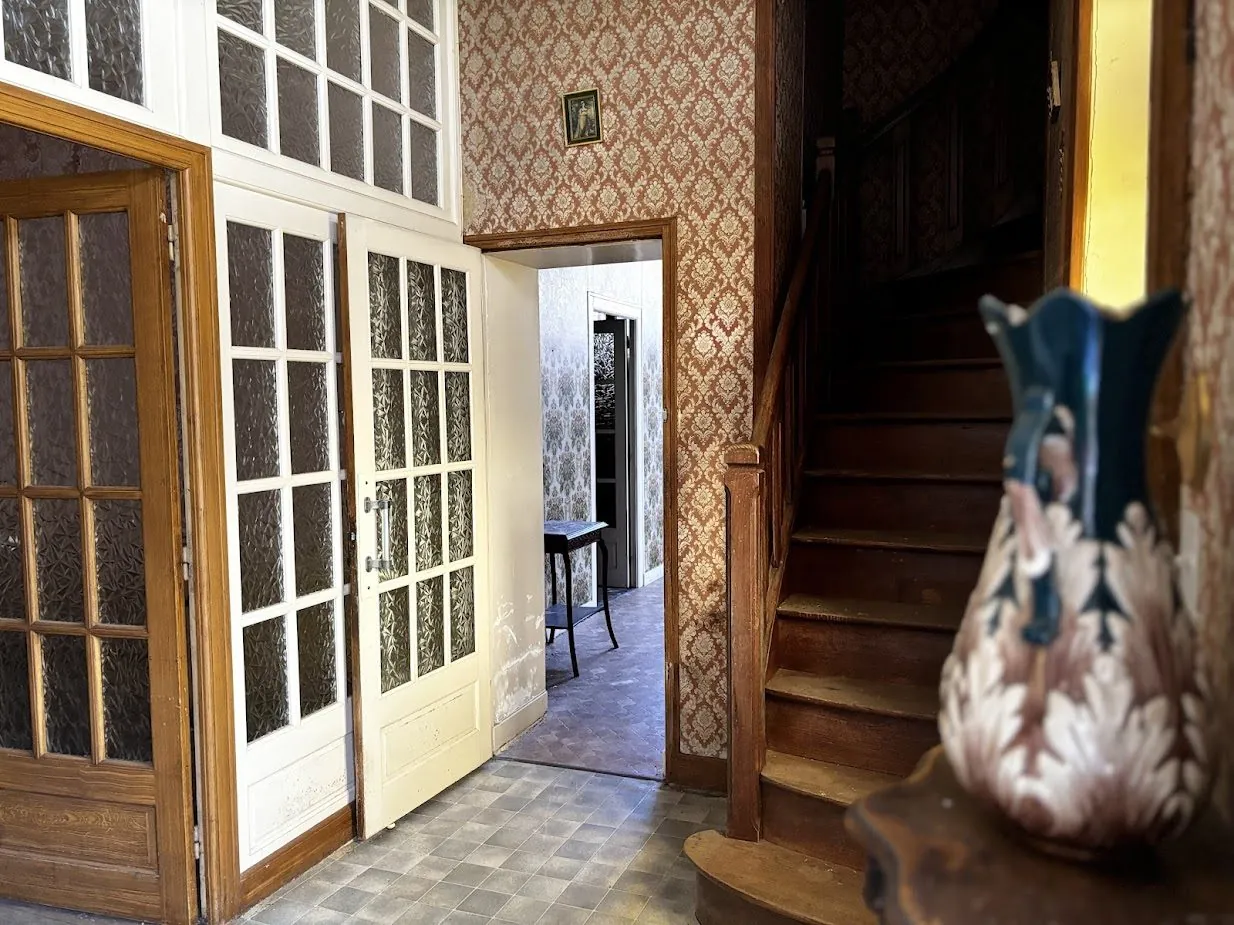 Bâtisse à rénover à Saint Denis de Gastines, idéal investisseur 