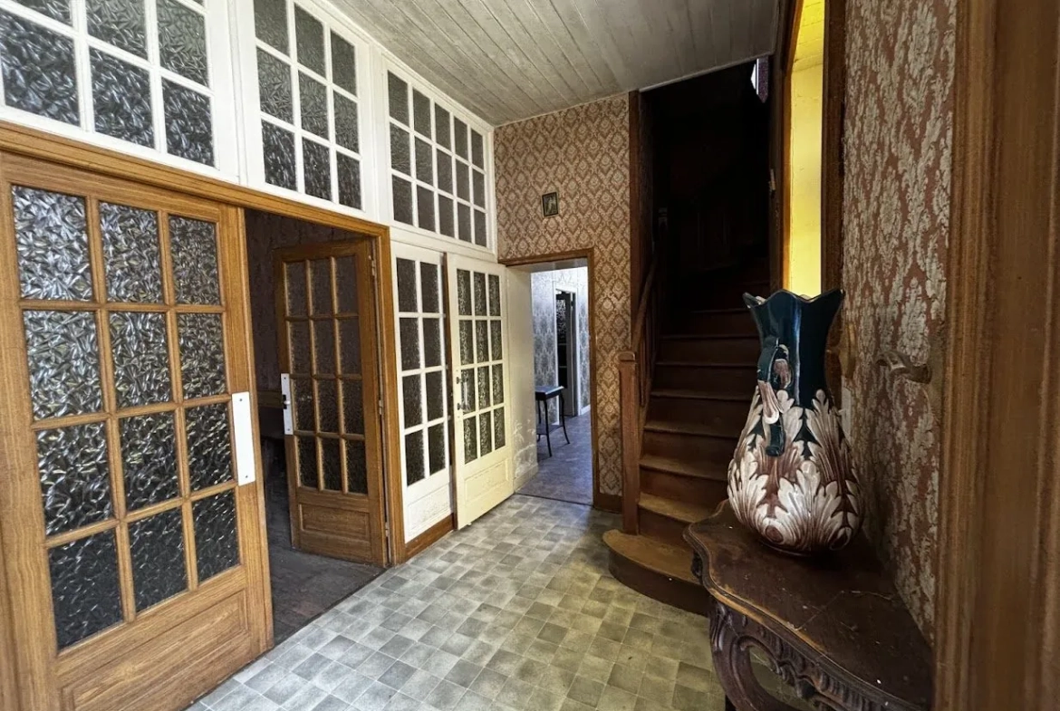 Bâtisse à rénover à Saint Denis de Gastines, idéal investisseur 