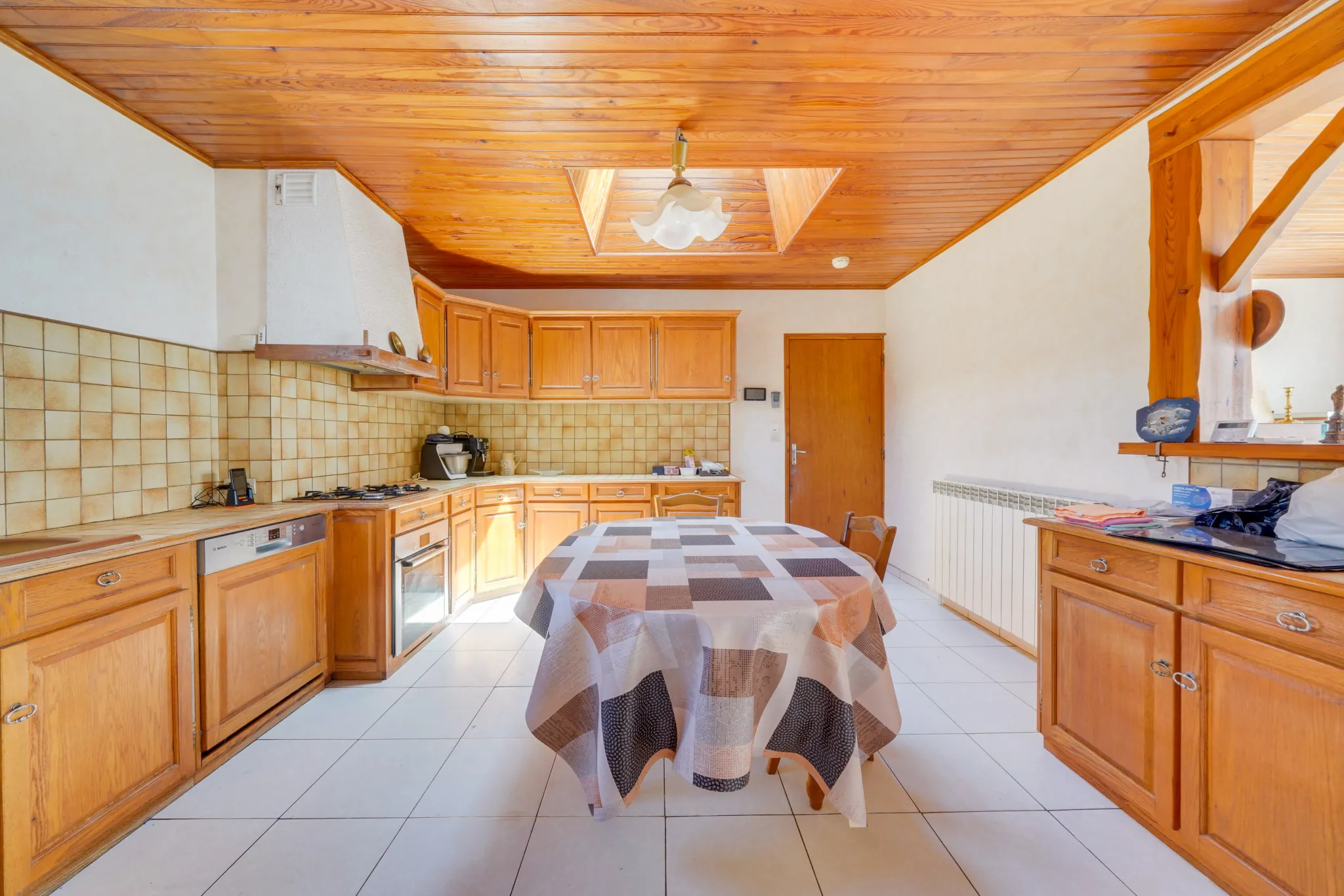 Belle longère de 190m² avec garage, hangar et grand terrain à Marcillac 