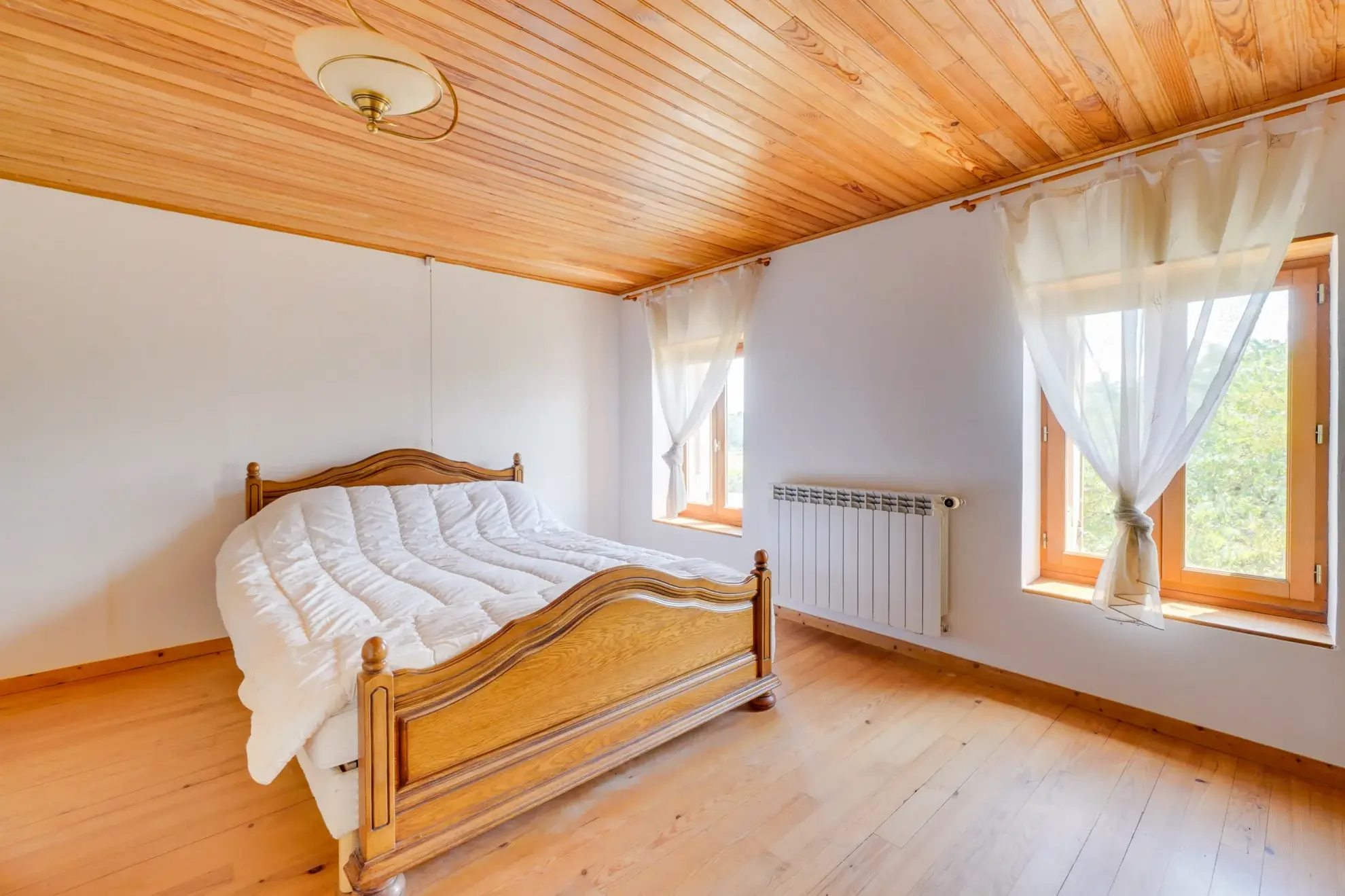 Belle longère de 190m² avec garage, hangar et grand terrain à Marcillac 