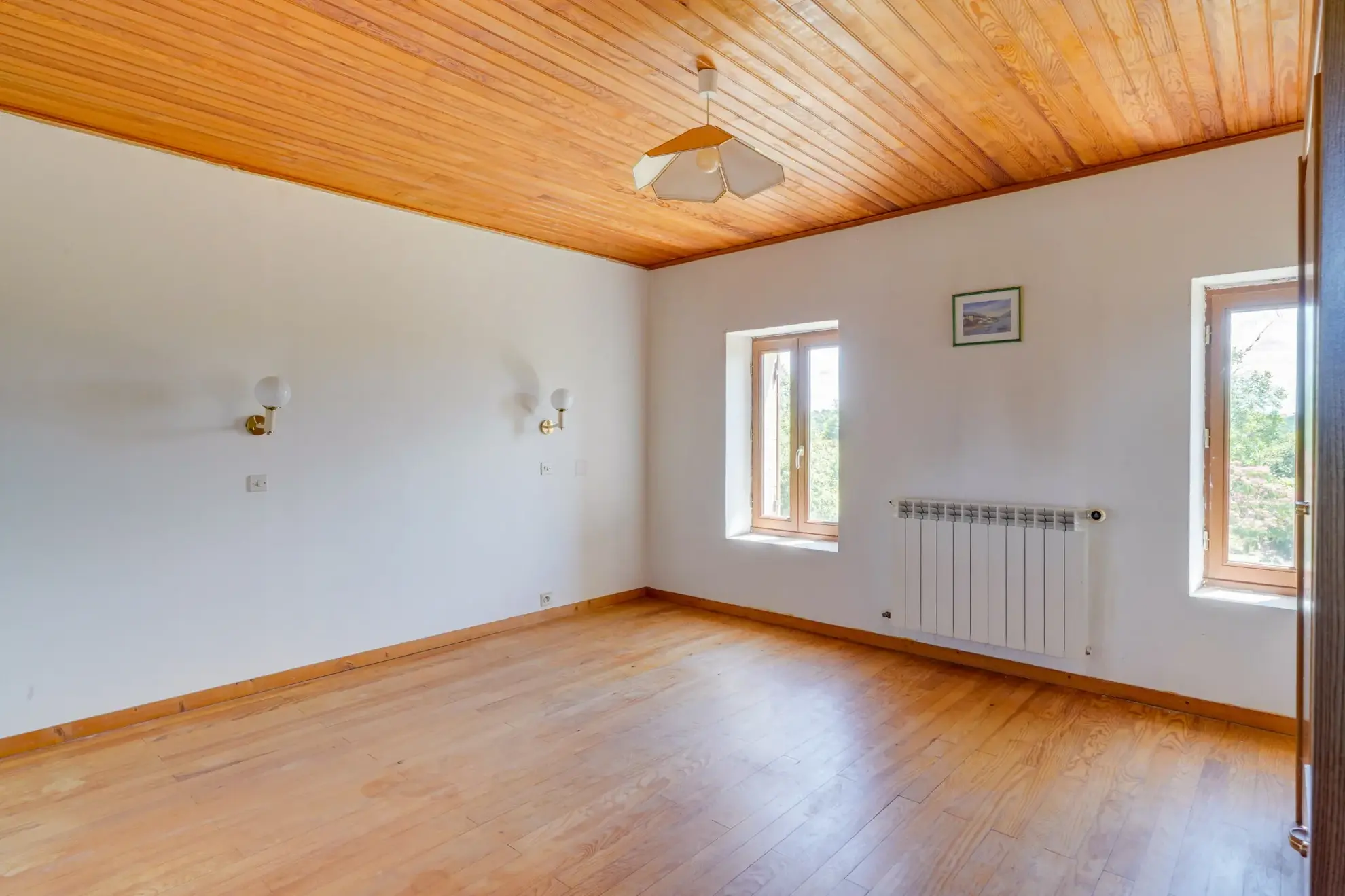 Belle longère de 190m² avec garage, hangar et grand terrain à Marcillac 