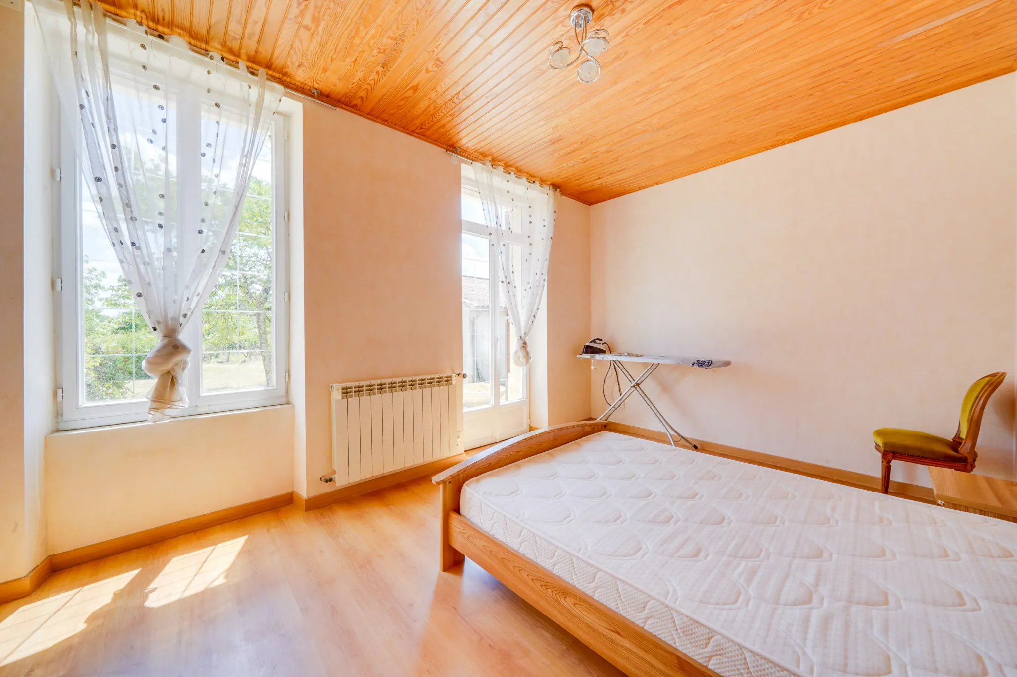 Belle longère de 190m² avec garage, hangar et grand terrain à Marcillac 