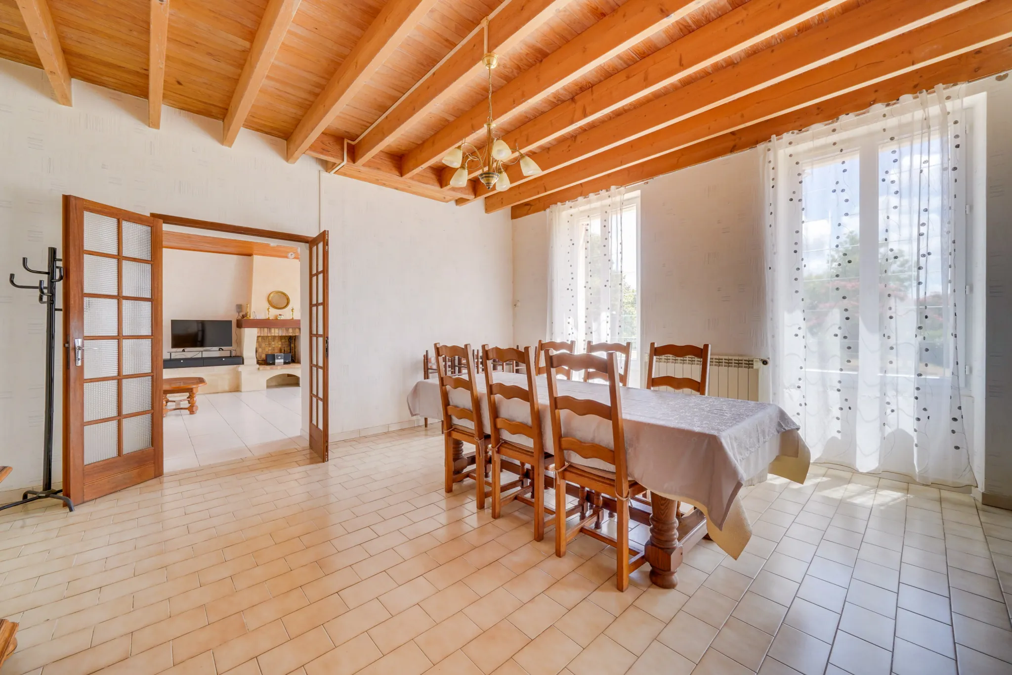 Belle longère de 190m² avec garage, hangar et grand terrain à Marcillac 