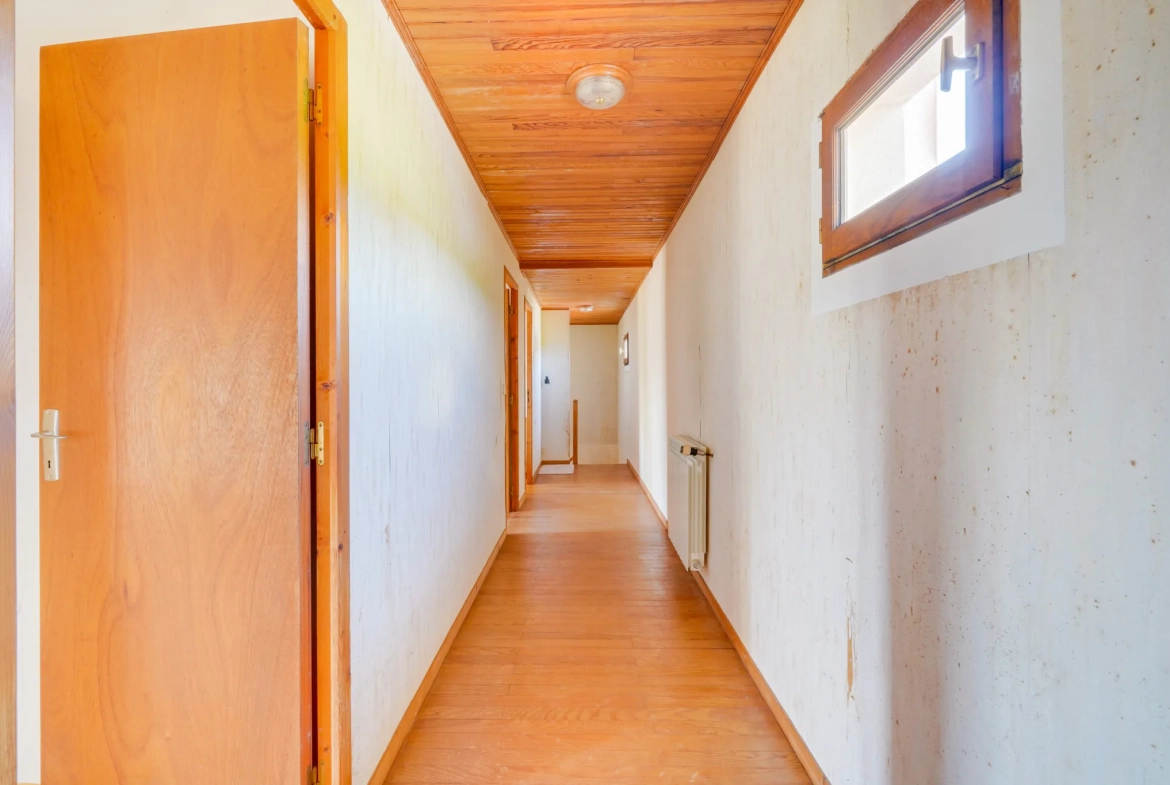 Belle longère de 190m² avec garage, hangar et grand terrain à Marcillac 