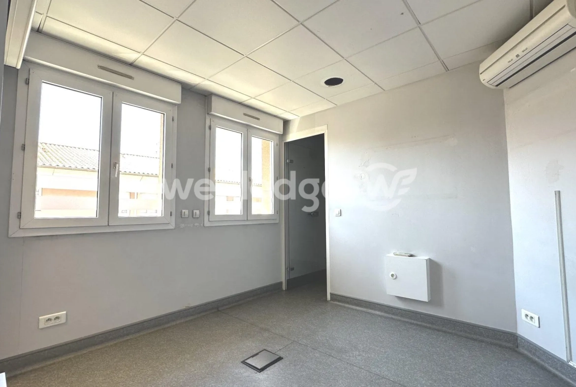 Bureau à vendre à Fargues - Opportunité à Le Pontet, rénovation possible 