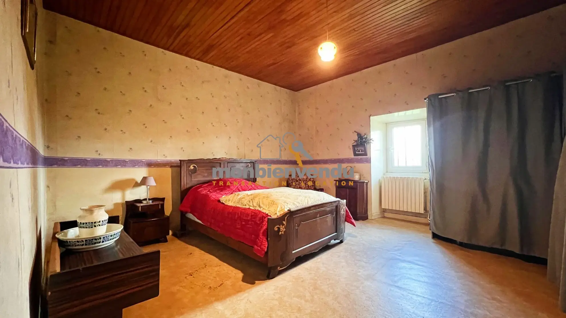 Maison ancienne de caractère à Roannes-Saint-Mary, 186 m² avec cave et potentiel d'aménagement 
