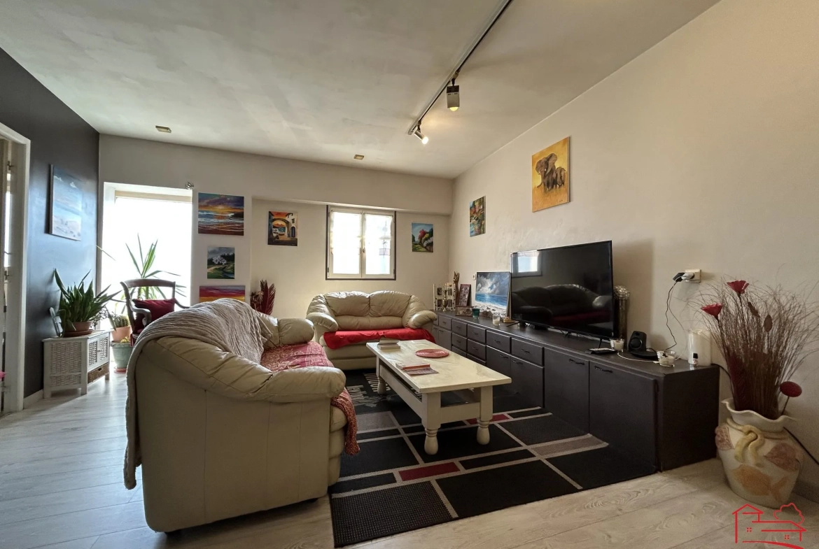 Magnifique maison rénovée de 169 m² avec terrasse et garage à Laroque-Timbaut 