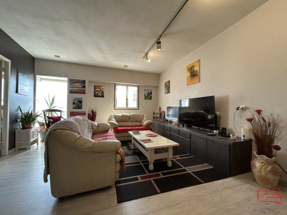 Magnifique maison rénovée de 169 m² avec terrasse et garage à Laroque-Timbaut