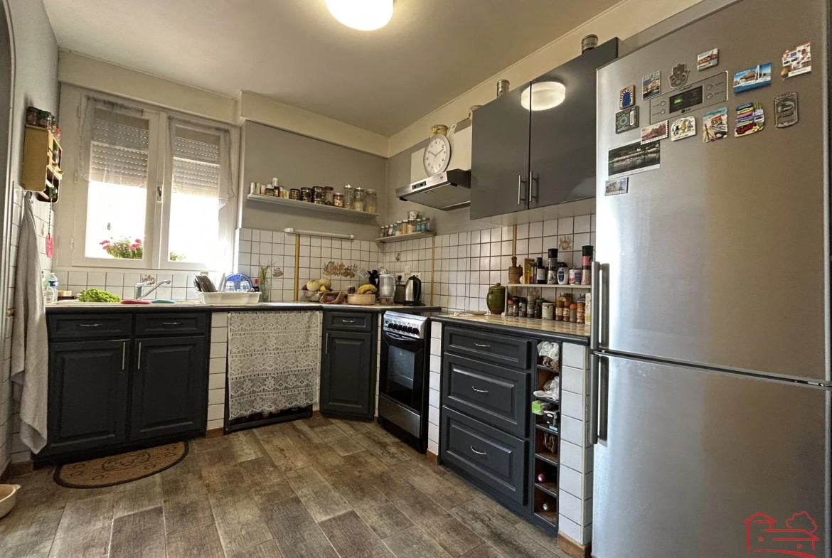 Magnifique maison rénovée de 169 m² avec terrasse et garage à Laroque-Timbaut 