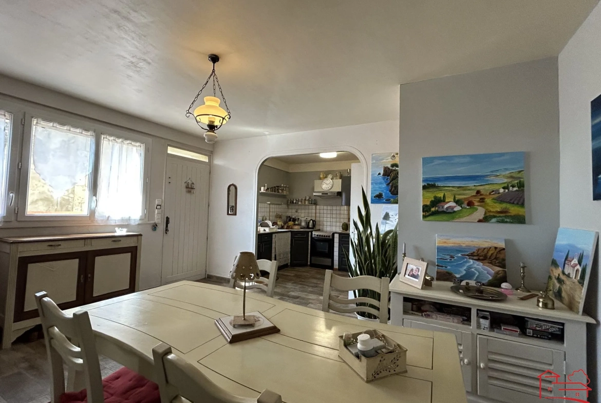 Magnifique maison rénovée de 169 m² avec terrasse et garage à Laroque-Timbaut 