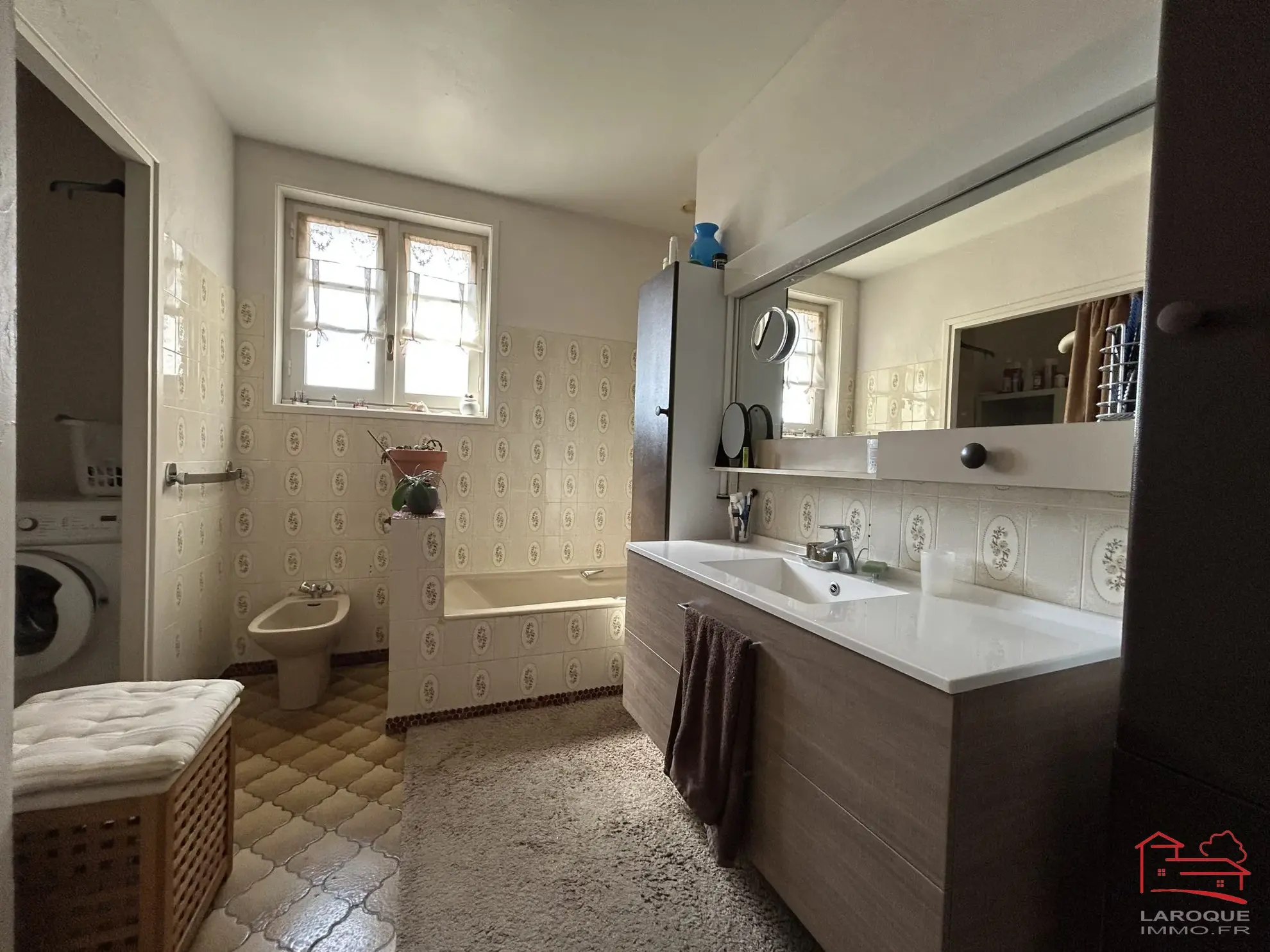 Magnifique maison rénovée de 169 m² avec terrasse et garage à Laroque-Timbaut 