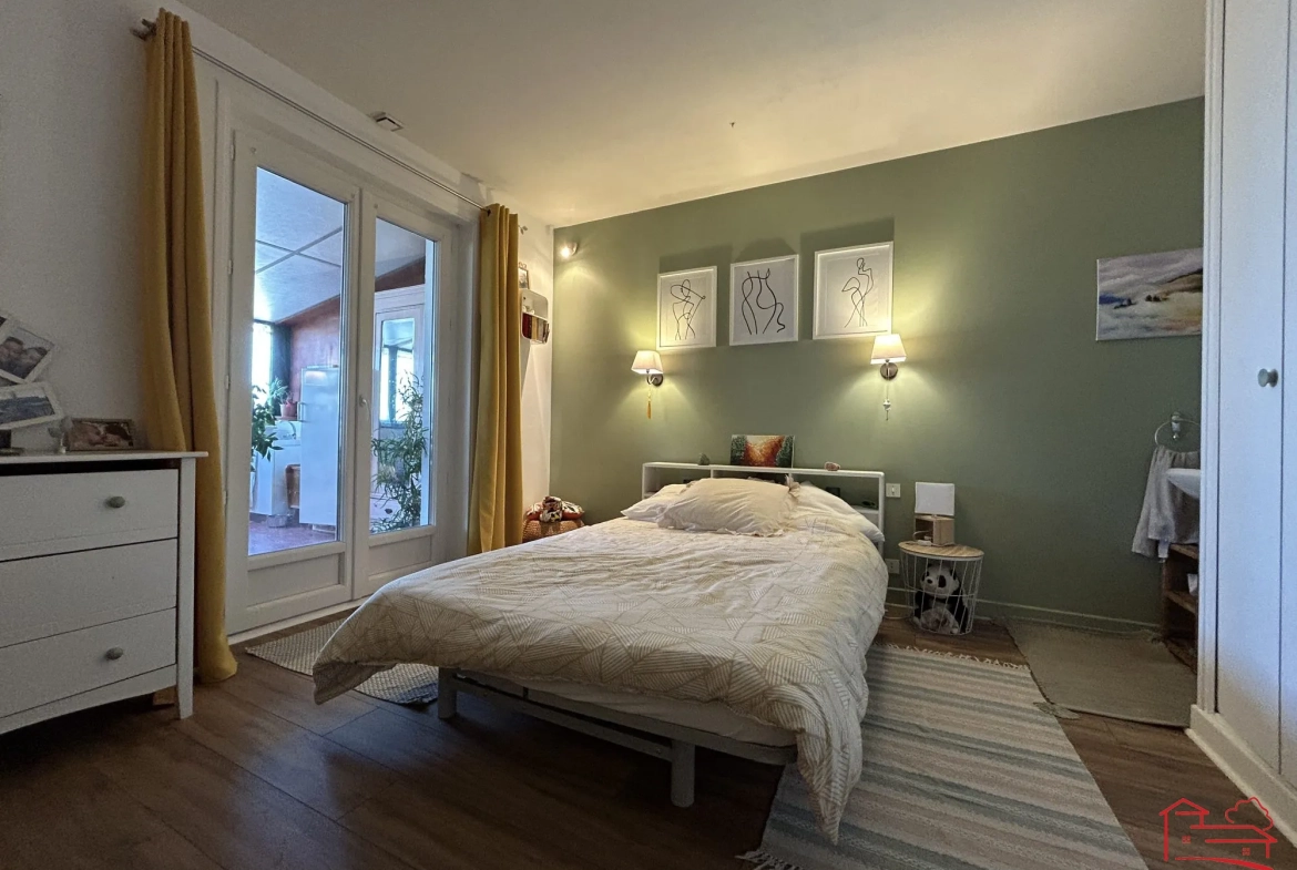 Magnifique maison rénovée de 169 m² avec terrasse et garage à Laroque-Timbaut 