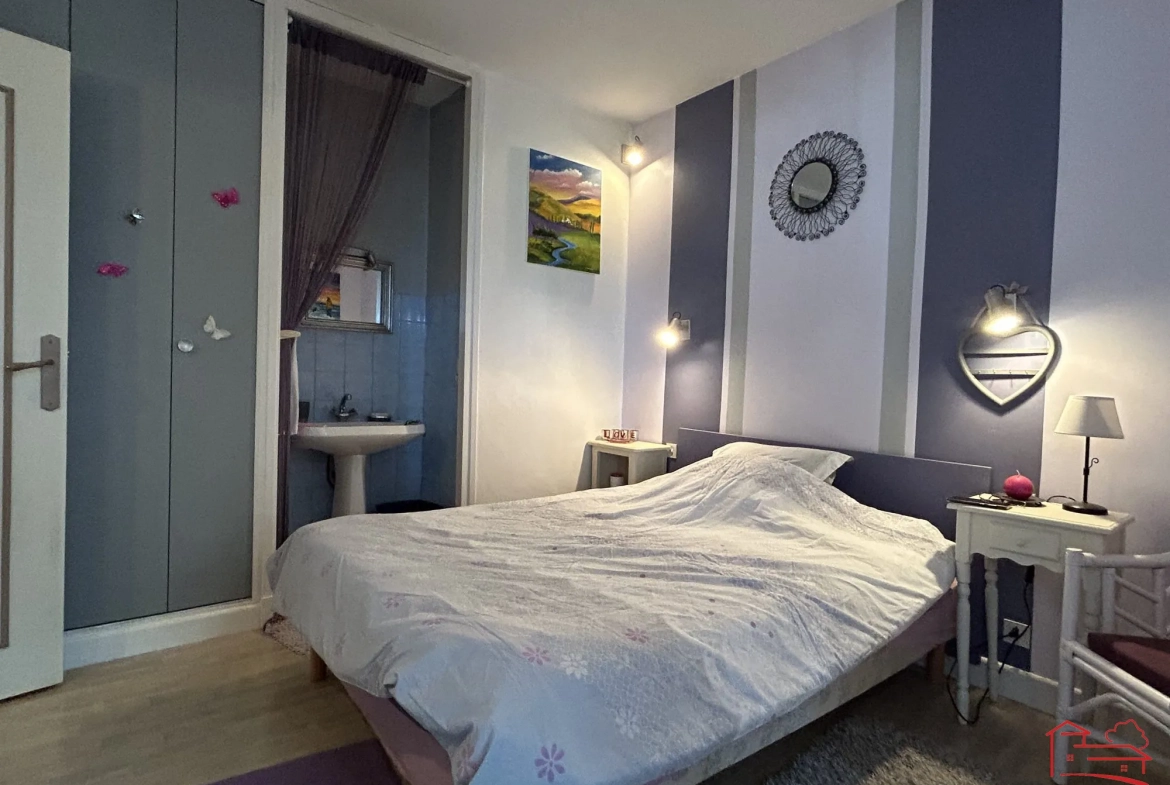 Magnifique maison rénovée de 169 m² avec terrasse et garage à Laroque-Timbaut 