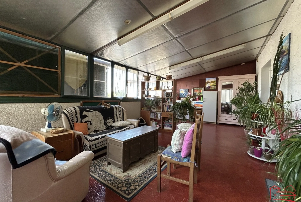 Magnifique maison rénovée de 169 m² avec terrasse et garage à Laroque-Timbaut 