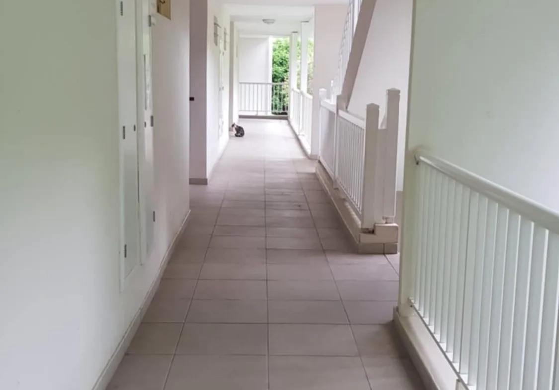 Studio à vendre avec balcon à Marigot - Résidence calme et vue dégagée 